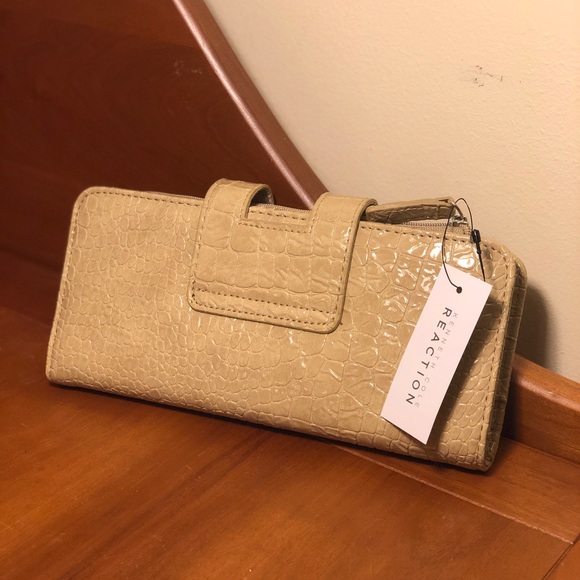 [New] KENNETH COLE Reaction Tab Clutch Purse w/ strap - Picture 2 of 4